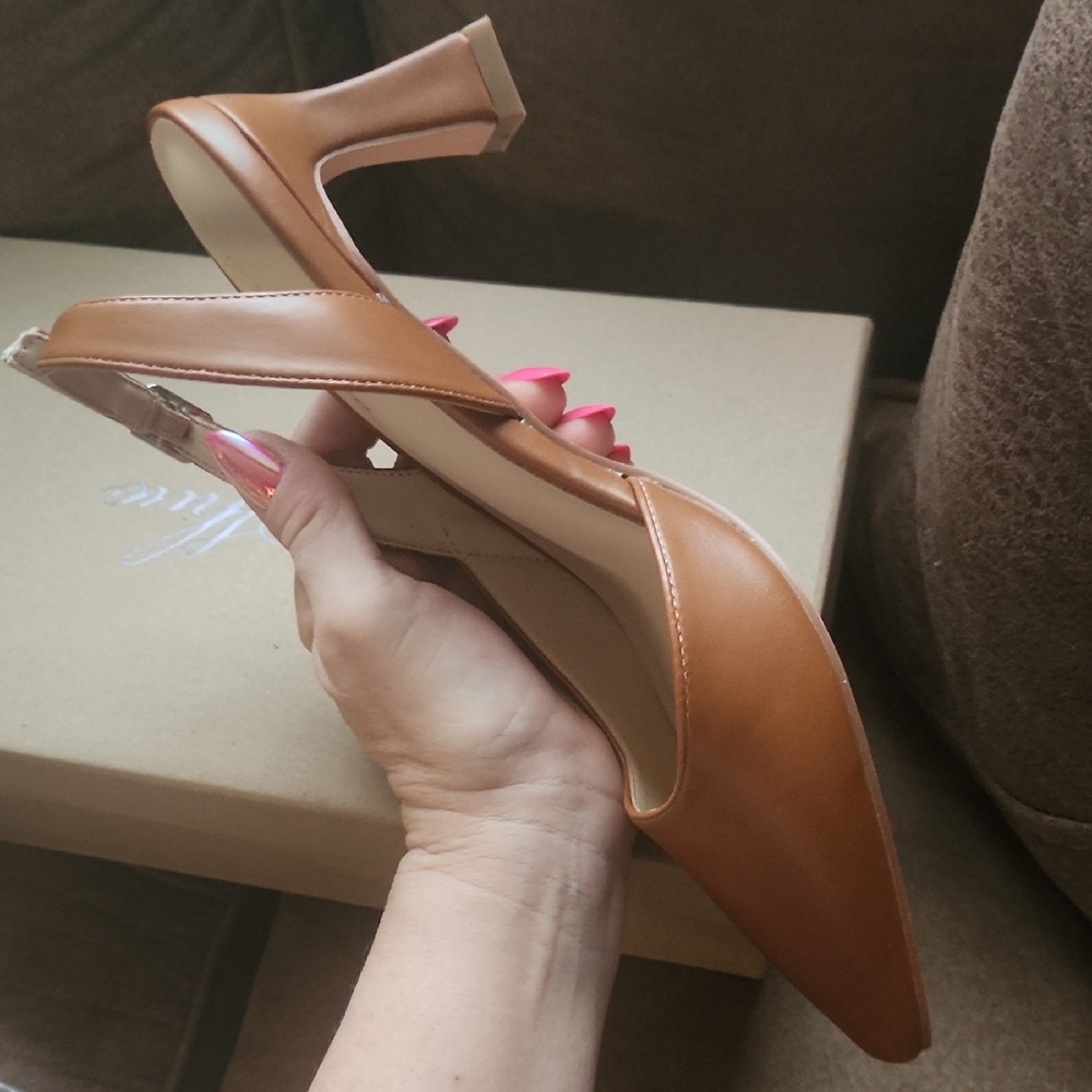 Chic Tan Slingback Heels - Picture 4 of 7